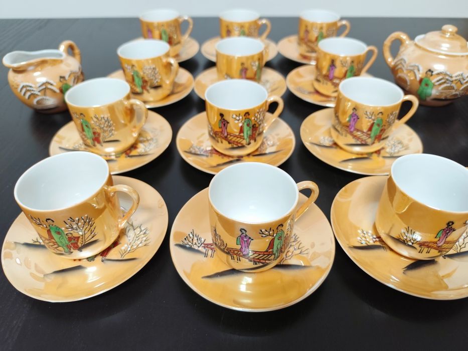Serviço de Café antigo em Porcelana Japonesa (12 Chávenas)
