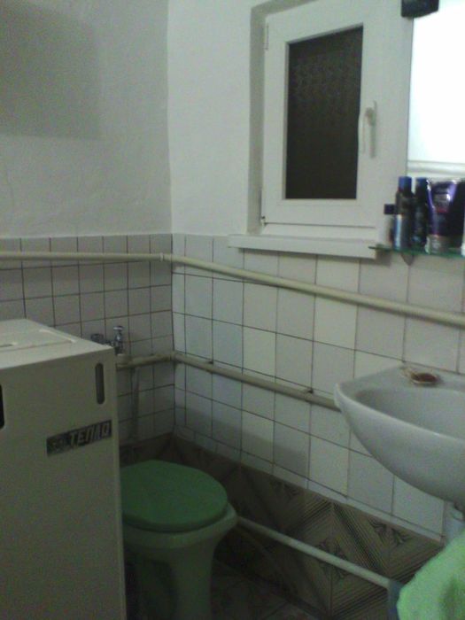 Продається господарство з невеликим будинком та землею 0.83 га. в селі