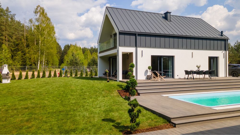 Dom z basenem na Mazurach