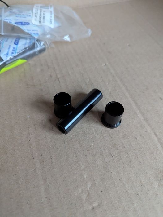 Osprzęt montażowy amortyzatora tylnego ROCKSHOX 1/2"x1/2", 50x8 mm