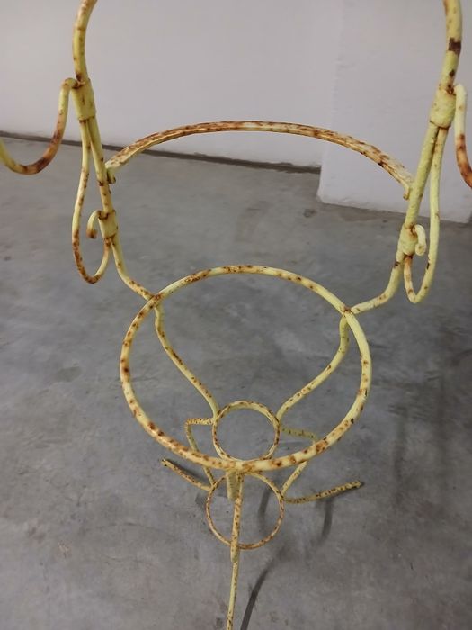 Suporte antigo  para colocar bacia e jarro