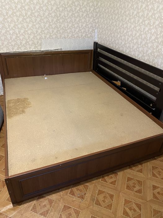 Кровать двуспальняя, кресло