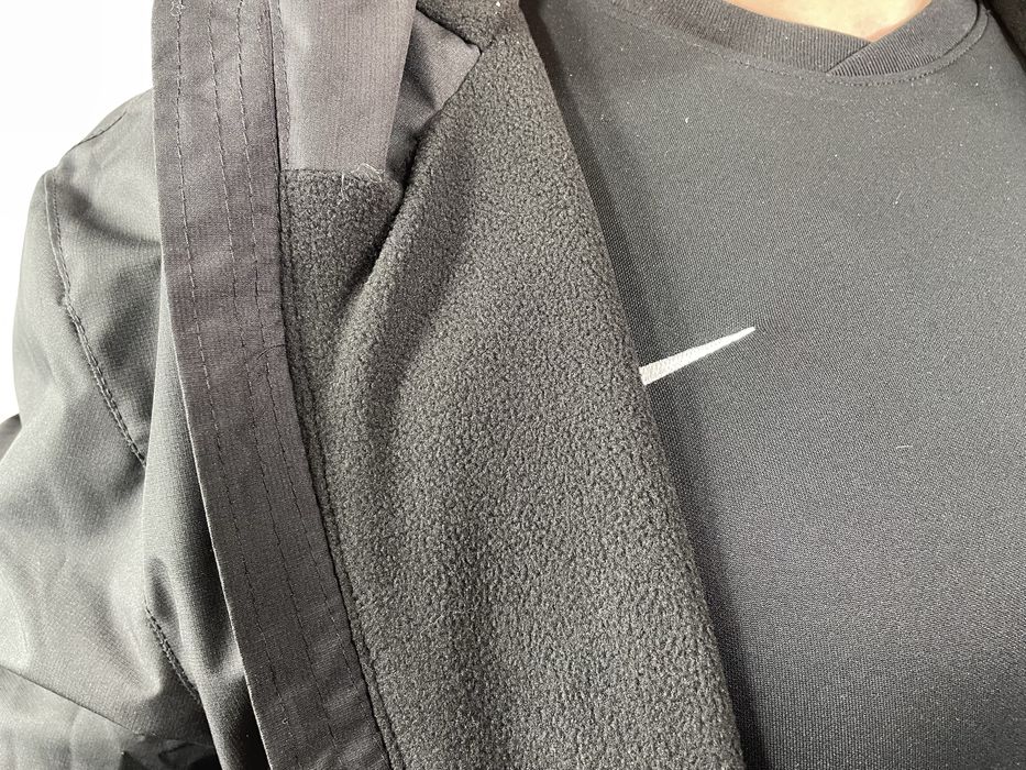 Ветровка мужская из ткани софтшел на флисе , черный цвет топ качество