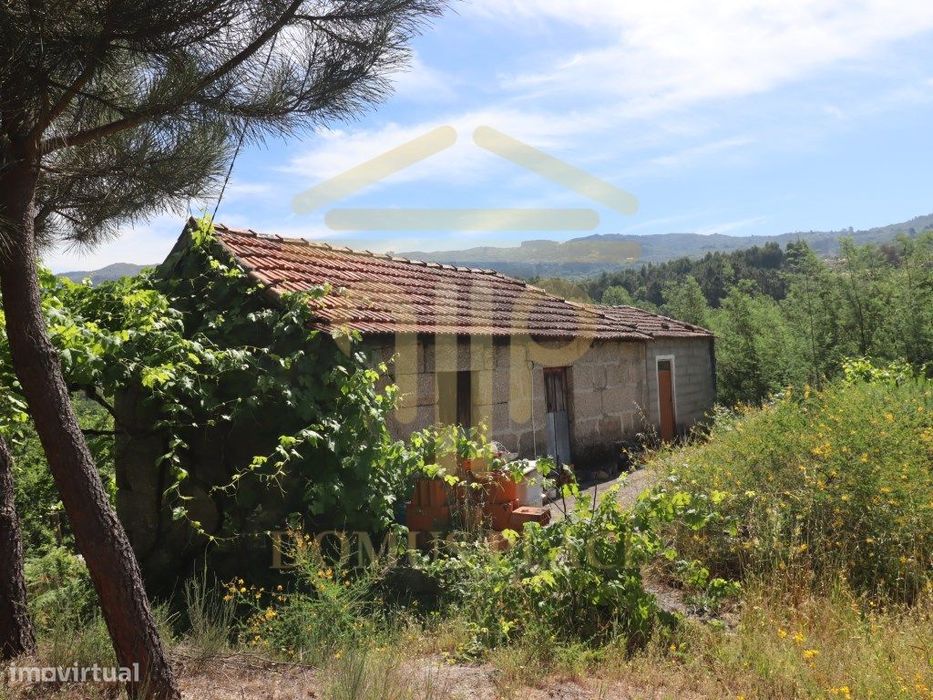 Terreno com 17.800 m², Casa para Reconstruir e mina de Água - Soalh... — Soalhães, Porto