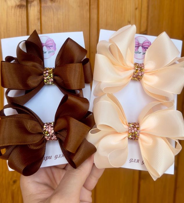 Святкові бантики для волосся. Шкільні бантики.