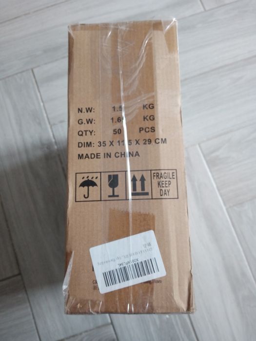 Czarny plastikowy wieszak Grandma Shark 50 szt