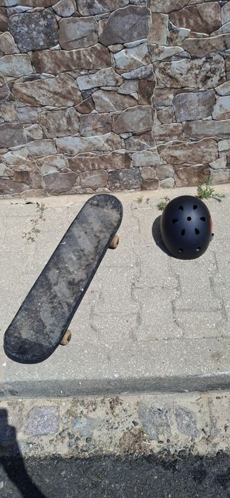 Skate com capacete
