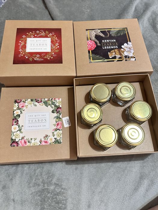 Подарочная коробка с баночками для чая.