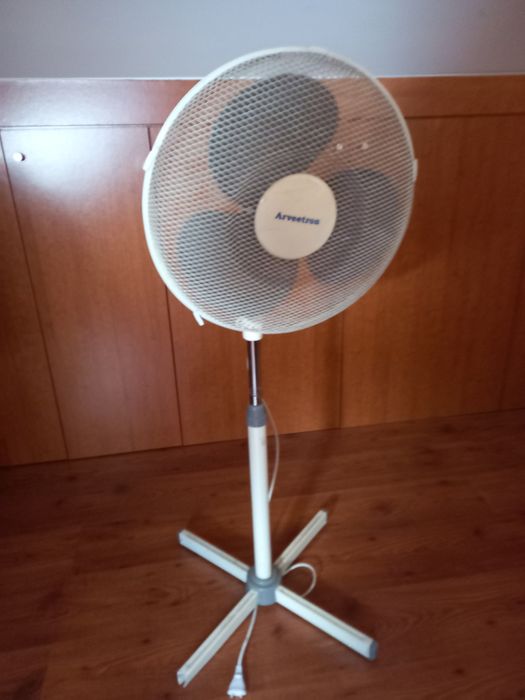 Ventoinha de Pé de três velocidades