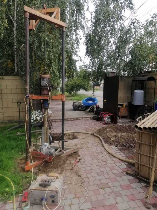 Буріння свердловин на воду під ключ / Буріння скважин / Облаштування свердловини