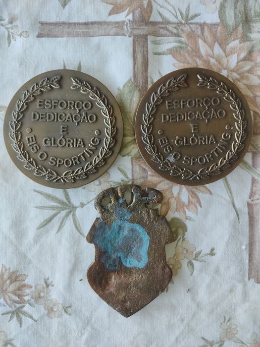 Medalhas, moedas e botão do Sporting