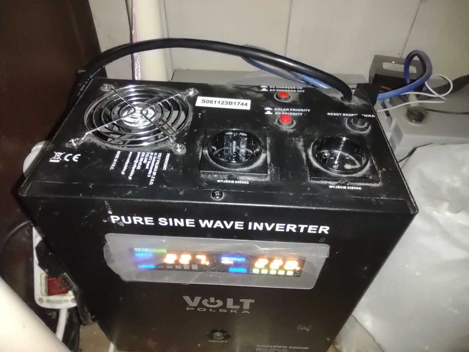 ИБП, безперебойник, инвертор, Volt polska 2500w, 24 В. балансир.