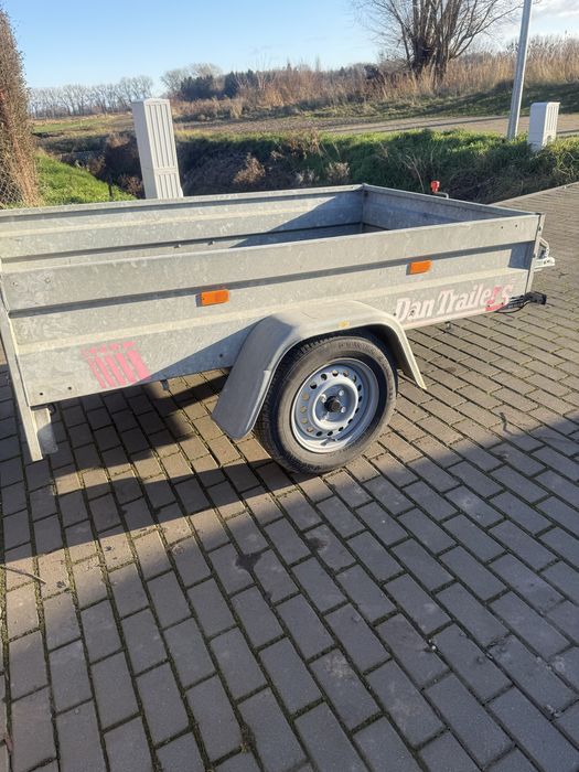 Przyczepka samochodowa