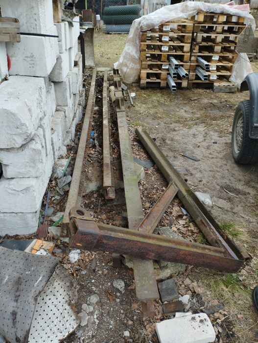 żuraw wykonany z szyny tramwajowej