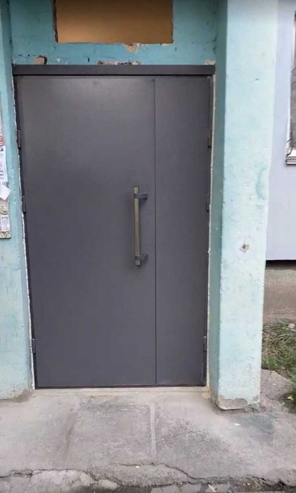 Оберіть двері які справді тримають удар.