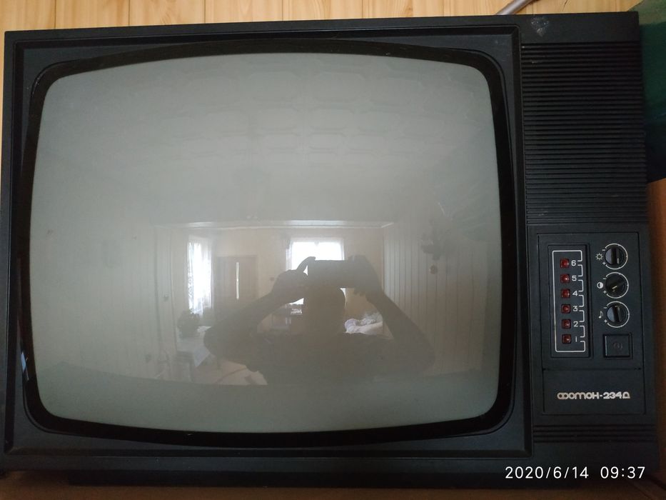 Telewizor z czasów PRL FOTON-234D