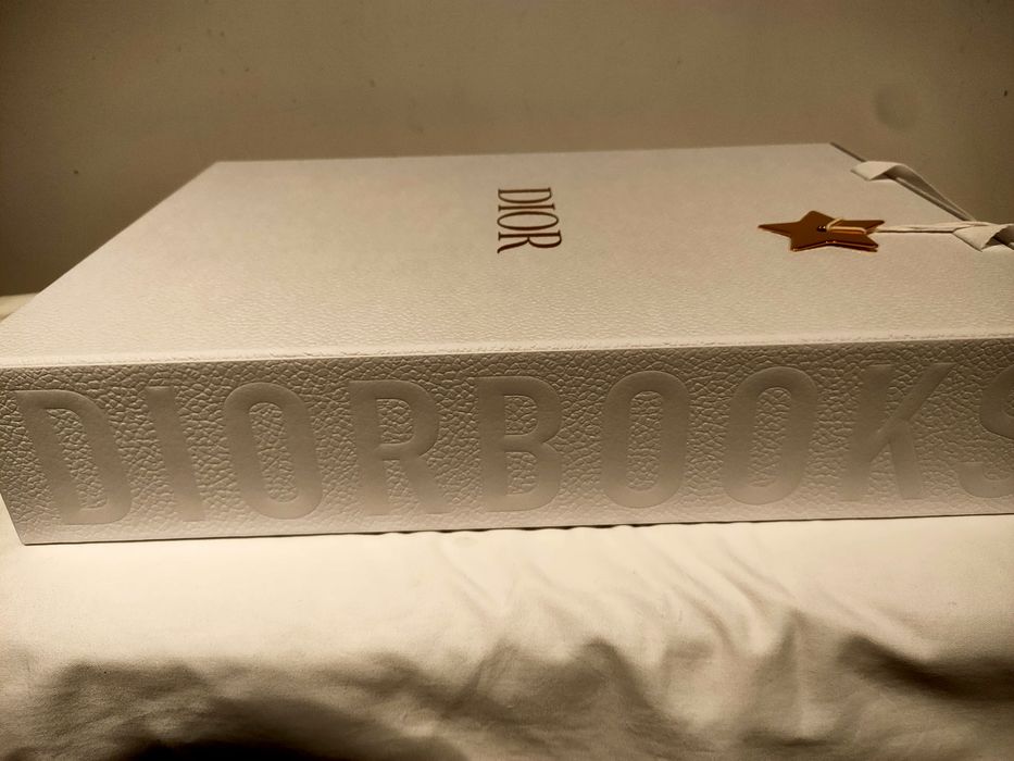 Pudełko marki Dior