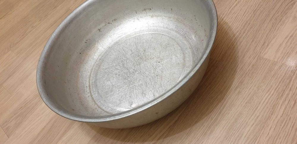 Тазики, алюминевый и эмалированный