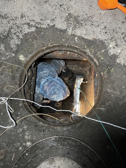 Ручне чищення зливних, вигрібних ям Чистка выгребных, сливных ям