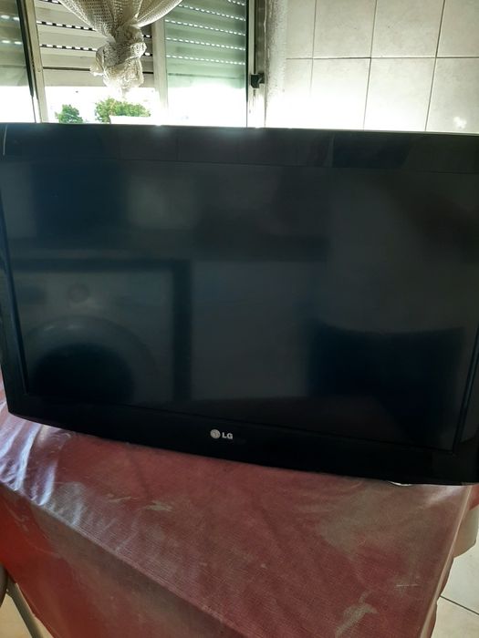Televisão LG 32 polegadas a funcionar