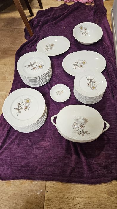 Serviço de chá e café, e de jantar, completo da marca SPAL.