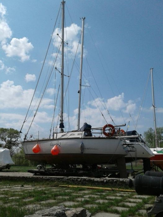 продам вітрильну / парусную яхту