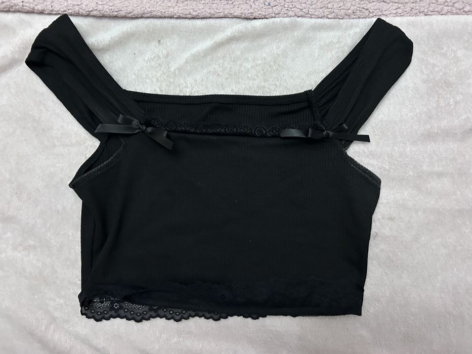 Top preto com lacinhos