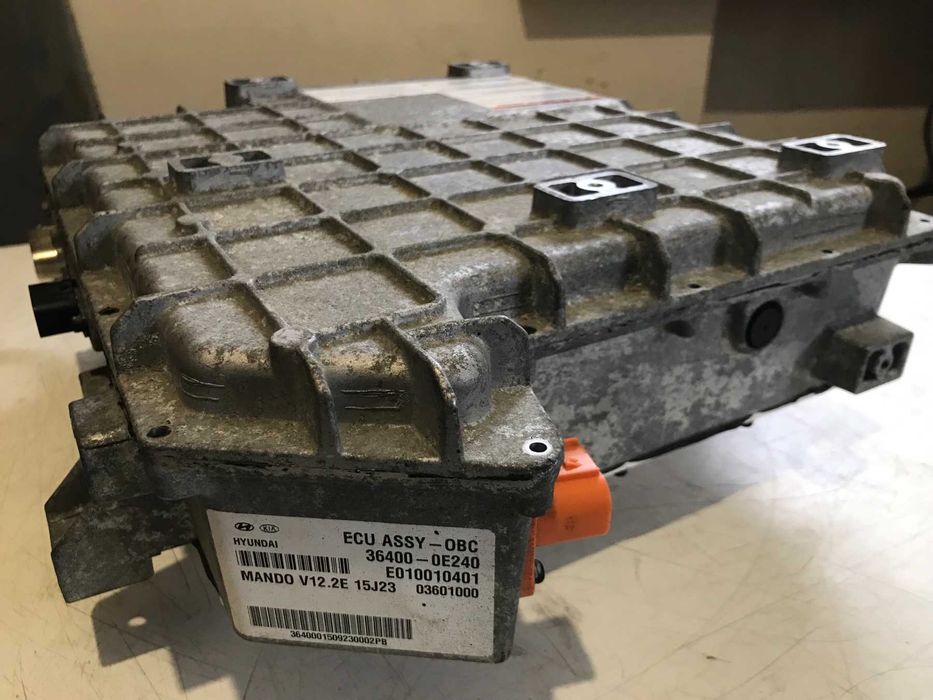 KIA SOUL EV 36400-0E240 зарядное устройство. Чарджер.