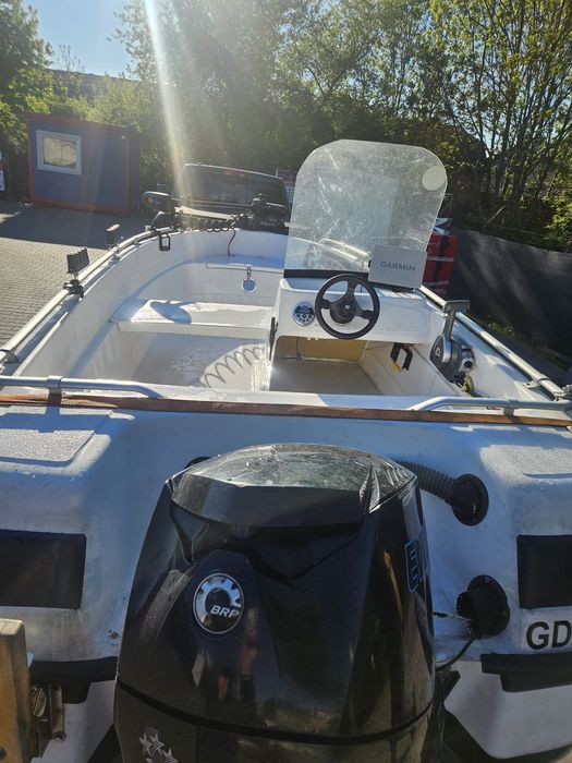 Łódź motorowa wędkarska