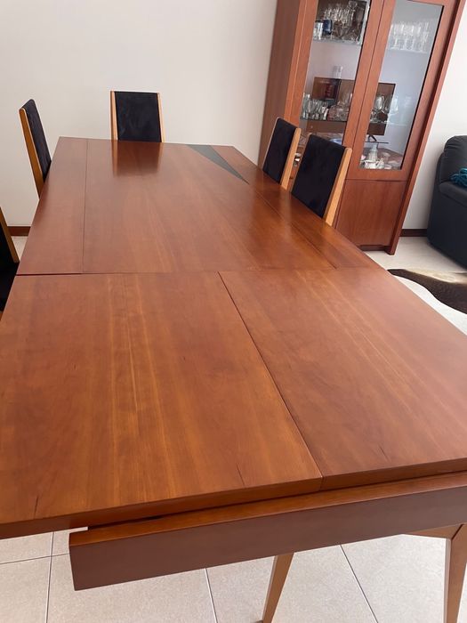 Mesa de jantar extensivel com cadeiras