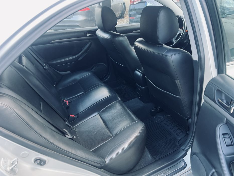 Toyota Avensis 2.0D4d sol - Ano 2007/05