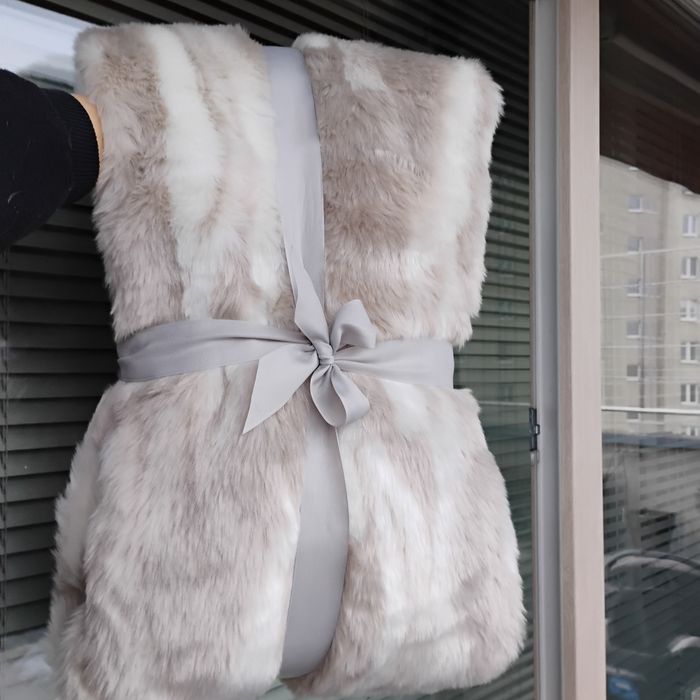 Koc o wyglądzie futra króliczego