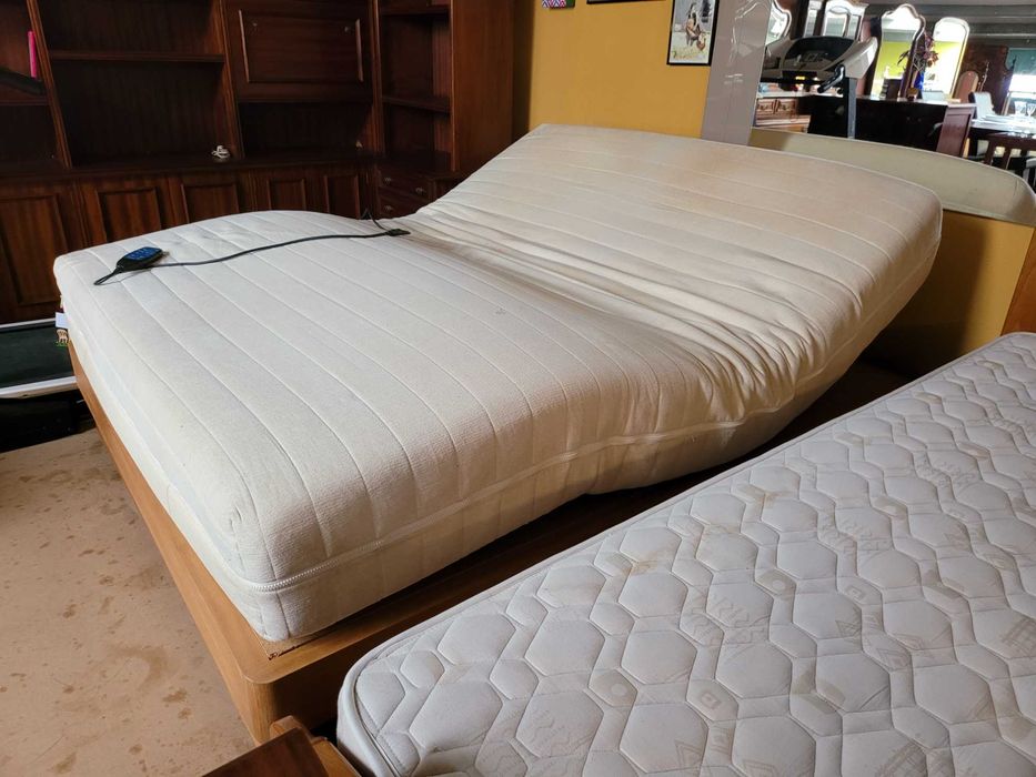 Excelente cama em madeira maciça com 4 gavetas64584263905794124