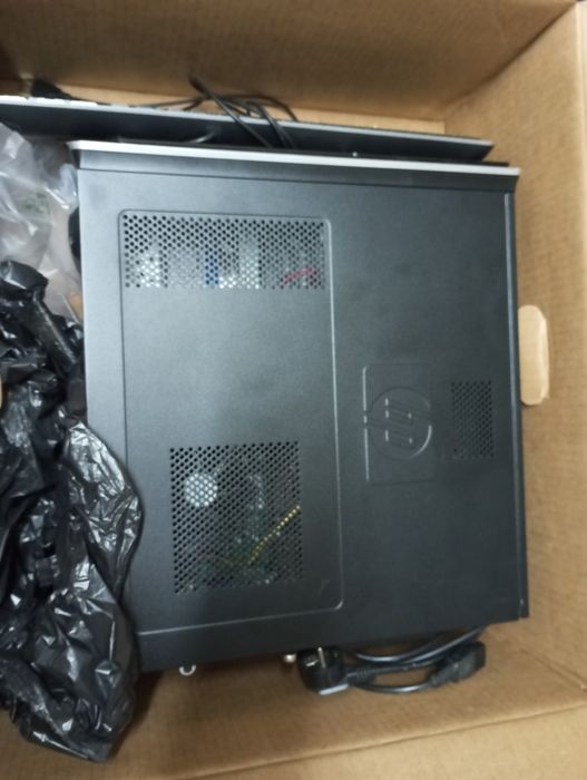 Torre computador na caixa