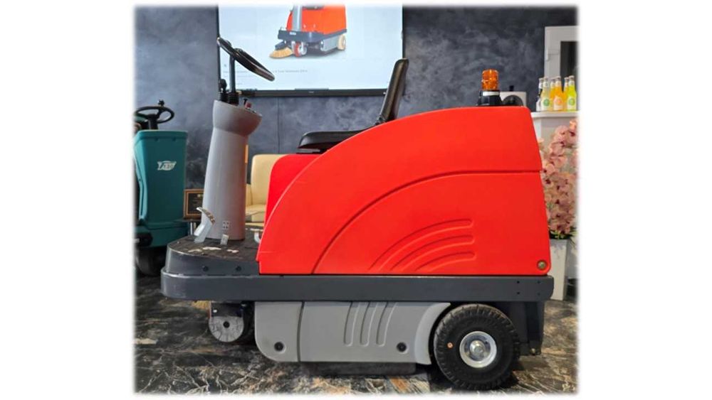 Zamiatarka fotelowa Hako Sweepmaster 900 R