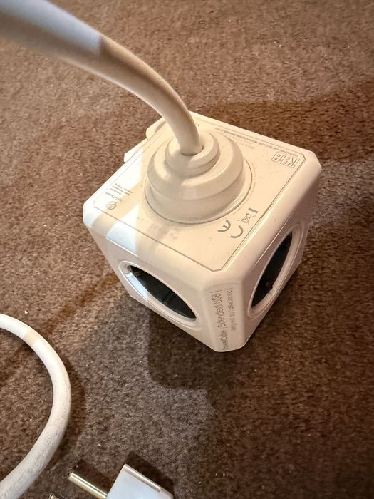 Przedłużać kosztka - 4 wyjscia + 2 wyjscia USB 1.2m