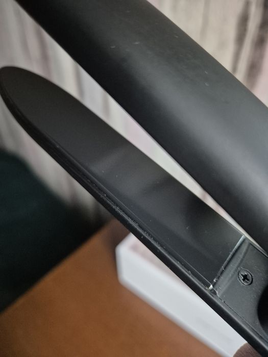 Profesjonalna prostownica do włosów idealna do loków Cera płaska