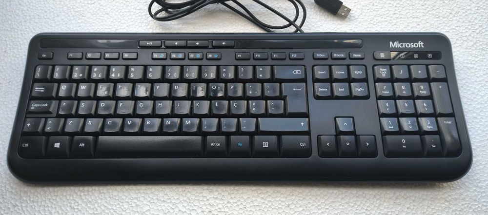 Teclado Microsoft Wired Keyboard 600: Confiabilidade para Uso Diário428960311159695362