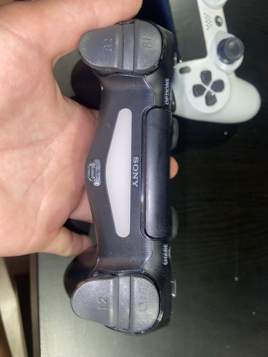 Kontrollery playstation 4