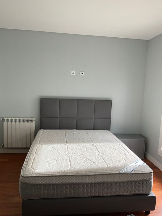 Cama de Casal estofada em courino