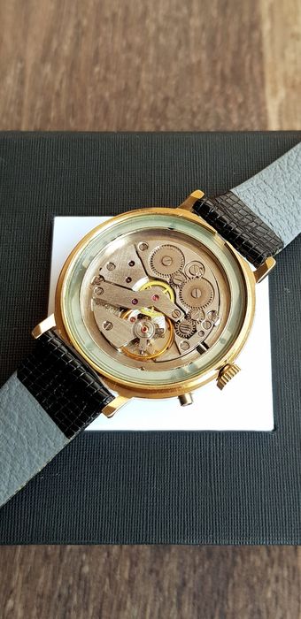 Годинник Слава механіка 26 рубінових каменя позолочений корпус  Ау