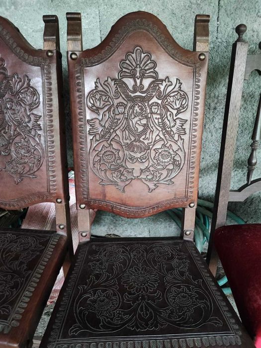 Conjunto de cadeiras de couro