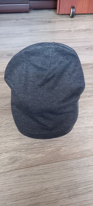 Czapka     szara