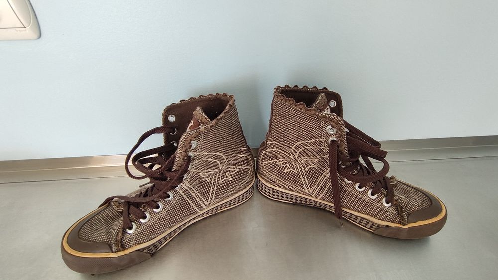 Sapatilhas castanhas da Roxy Tamanho 36