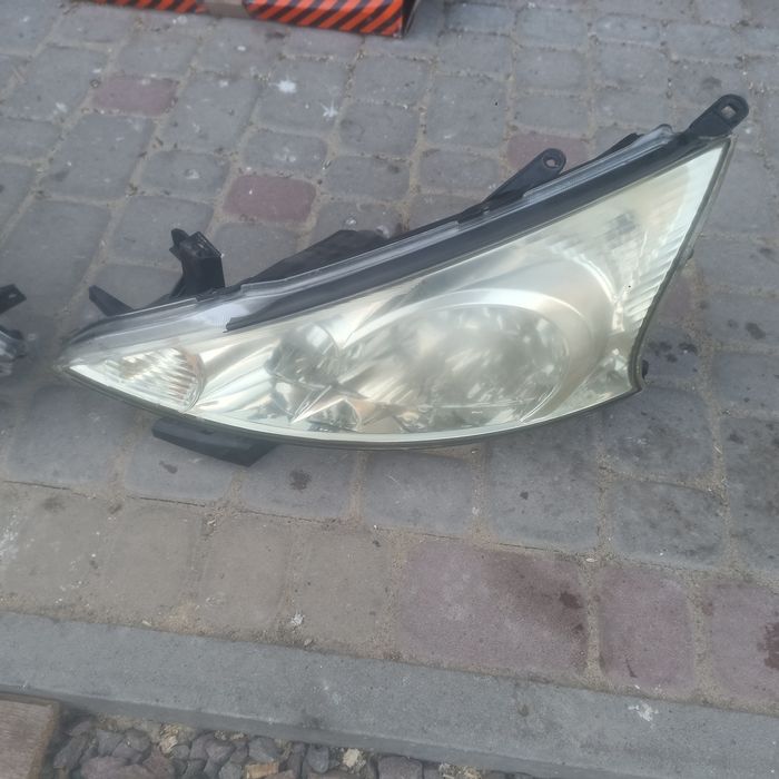 Фара R L мітсубісі грандіс Mitsubishi grandis