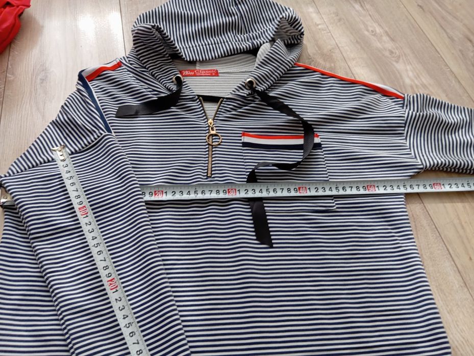 Bluza z kapturem w paski