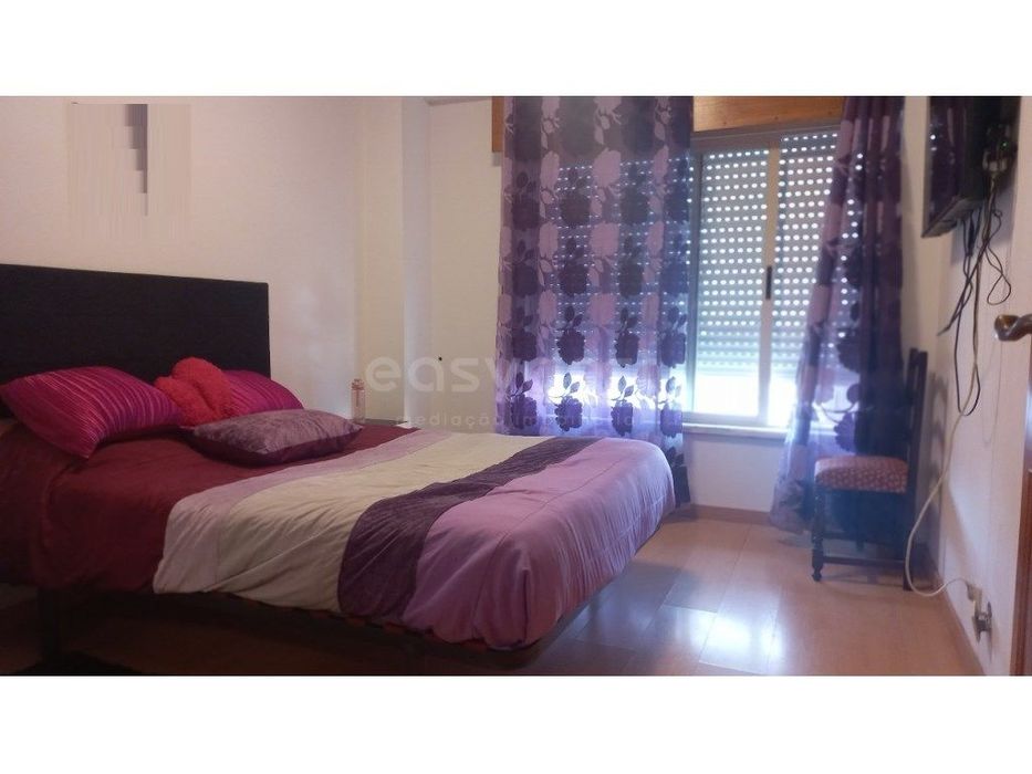 Apartamento T3 com Arrecadação e Lugar de Garagem em Santarém.