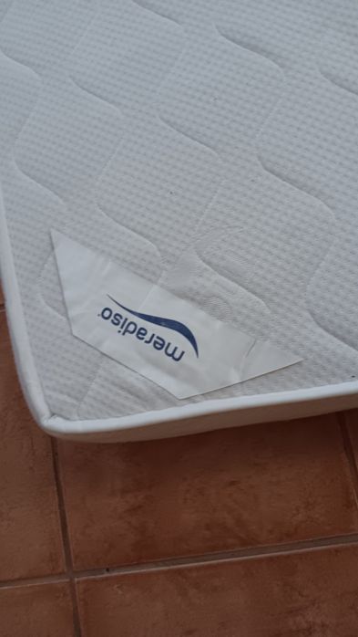 Vendo bi-cama com colchões!