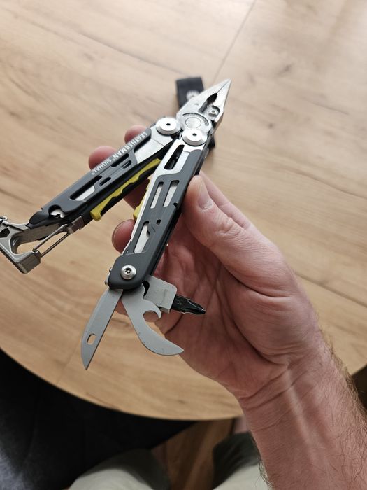 Multitool leatherman signal