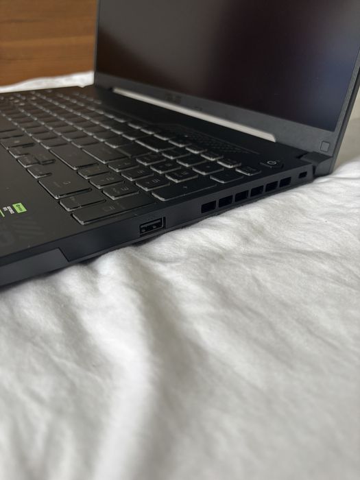 laptop gamingowy ASUS TUF Gaming F16 w bardzo dobrym stanie